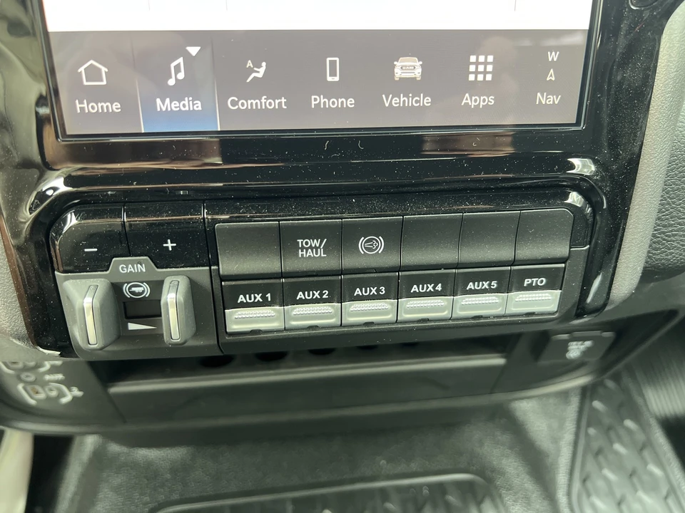 2025 Ram 4500 & 5500 - Image 18 of 29