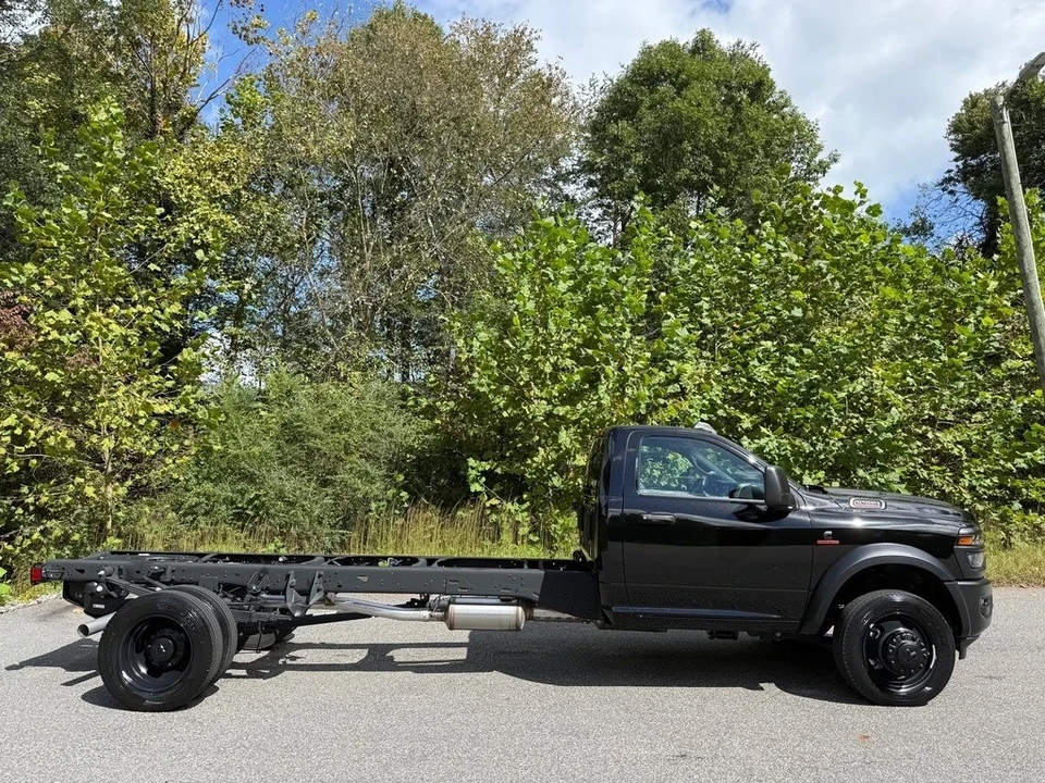 2025 Ram 4500 & 5500 - Image 6 of 12