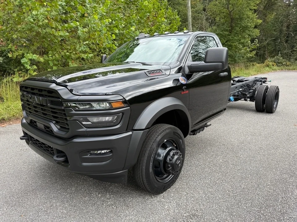 2025 Ram 4500 & 5500 - Image 3 of 12