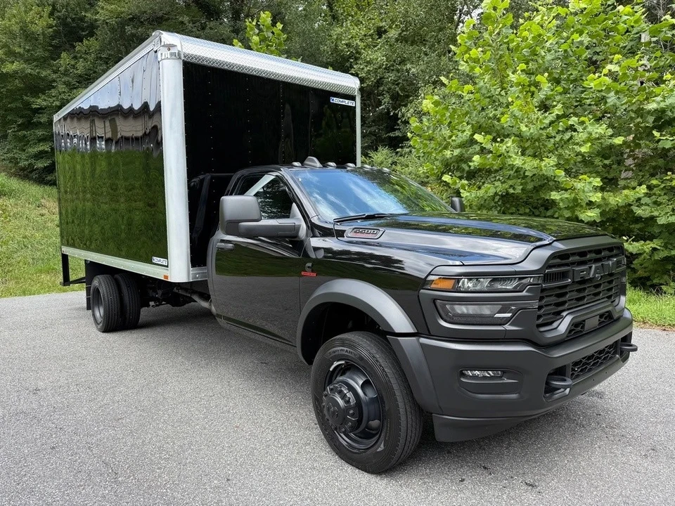 2025 Ram 4500 & 5500 - Image 5 of 12