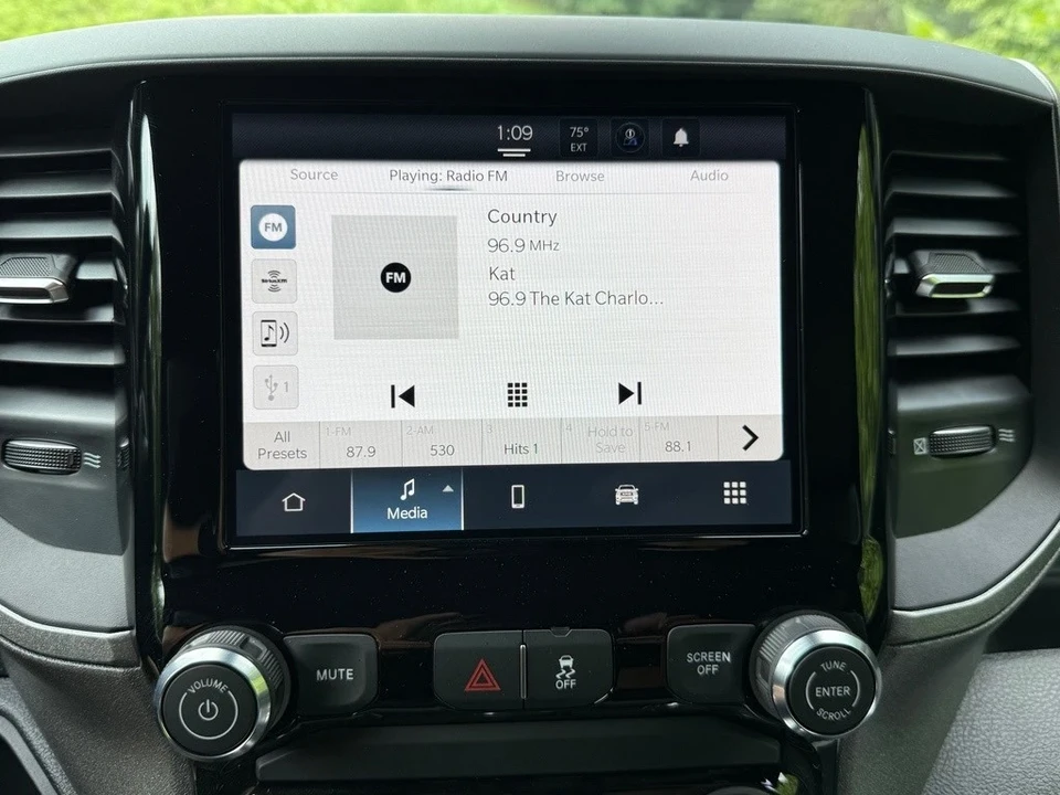 2025 Ram 4500 & 5500 - Image 19 of 21
