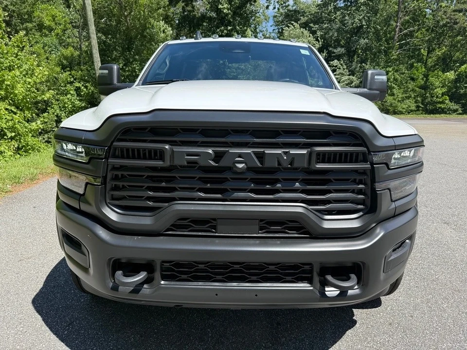 2025 Ram 4500 & 5500 - Image 4 of 12