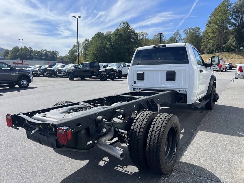 2025 Ram 4500 & 5500 - Image 3 of 12