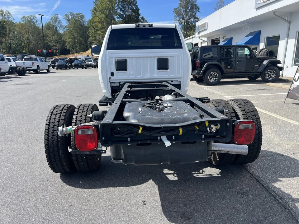 2025 Ram 4500 & 5500 - Image 2 of 12