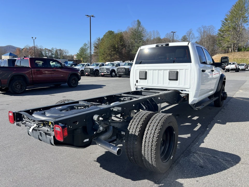 2025 Ram 4500 & 5500 - Image 3 of 12