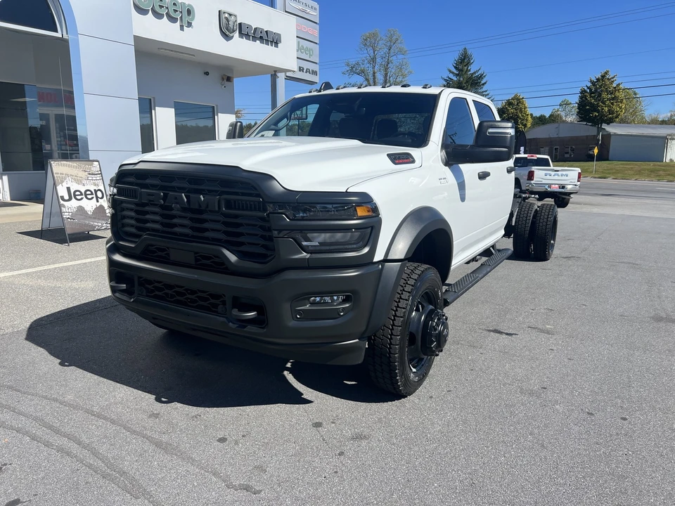2025 Ram 4500 & 5500 - Image 6 of 12