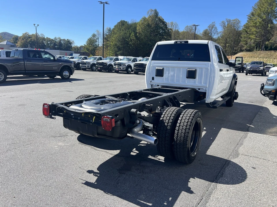 2025 Ram 4500 & 5500 - Image 3 of 12