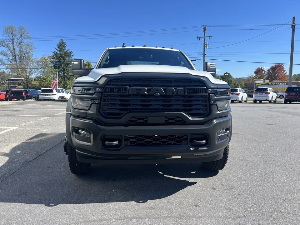 2025 Ram 4500 & 5500 - Image 5 of 12