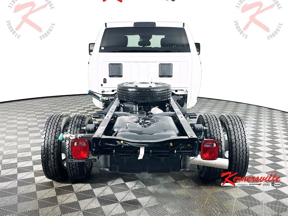 2025 Ram 4500 & 5500 - Image 6 of 20