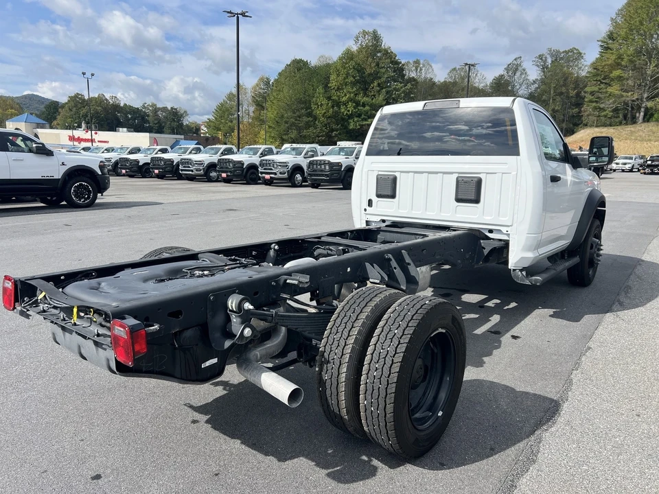 2025 Ram 4500 & 5500 - Image 3 of 12