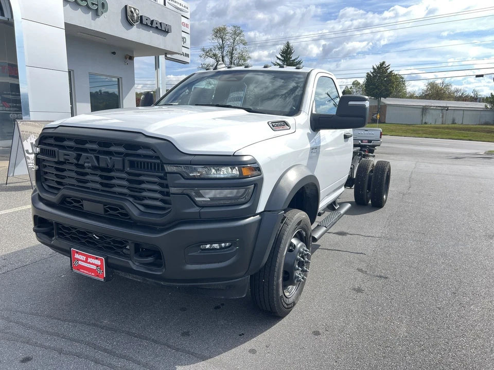2025 Ram 4500 & 5500 - Image 6 of 12