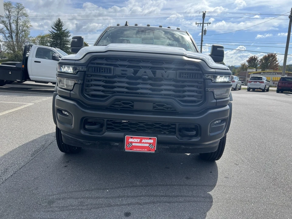 2025 Ram 4500 & 5500 - Image 5 of 12