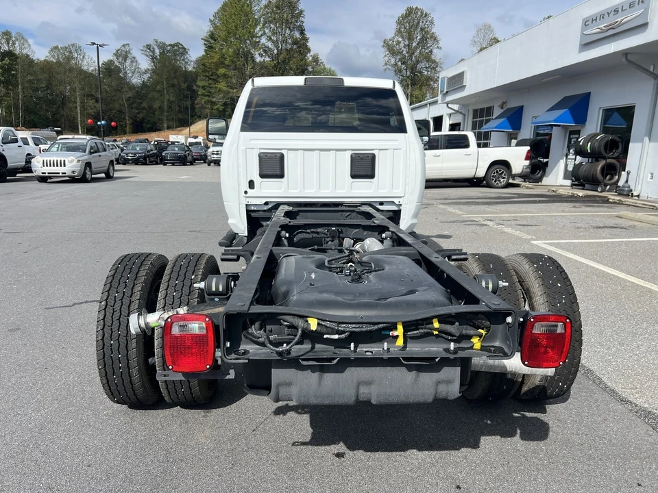 2025 Ram 4500 & 5500 - Image 2 of 12