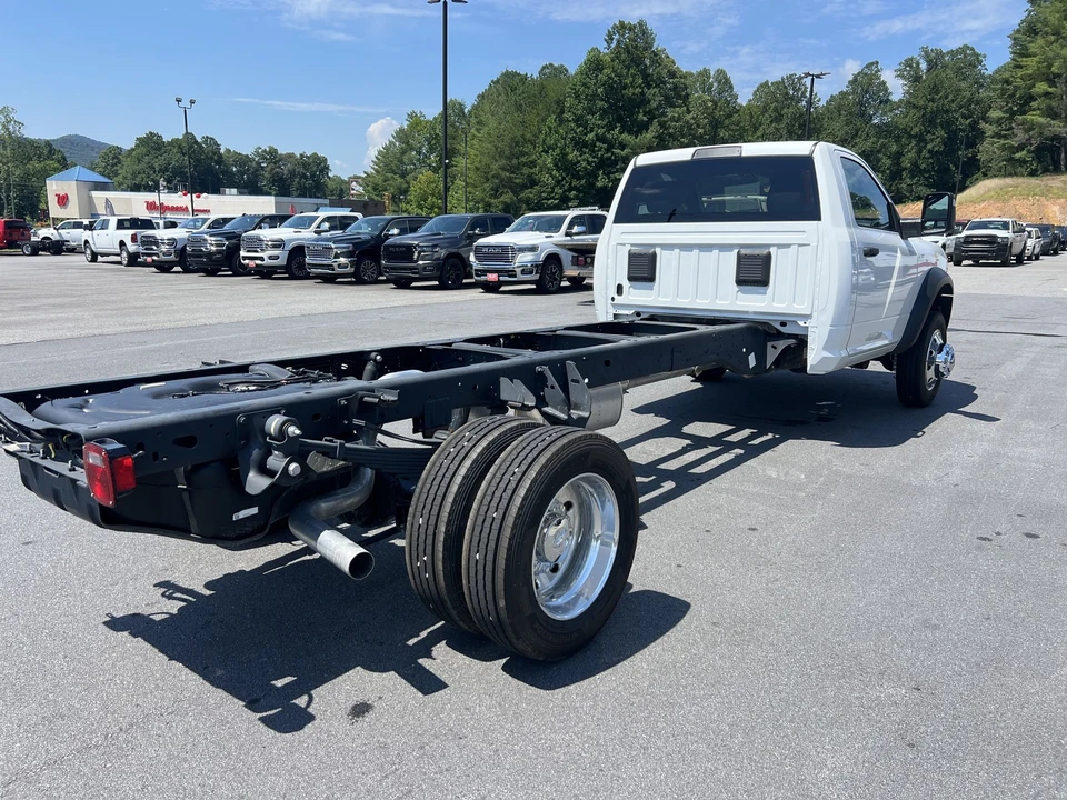 2025 Ram 4500 & 5500 - Image 3 of 12