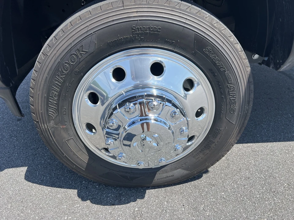 2025 Ram 4500 & 5500 - Image 7 of 12