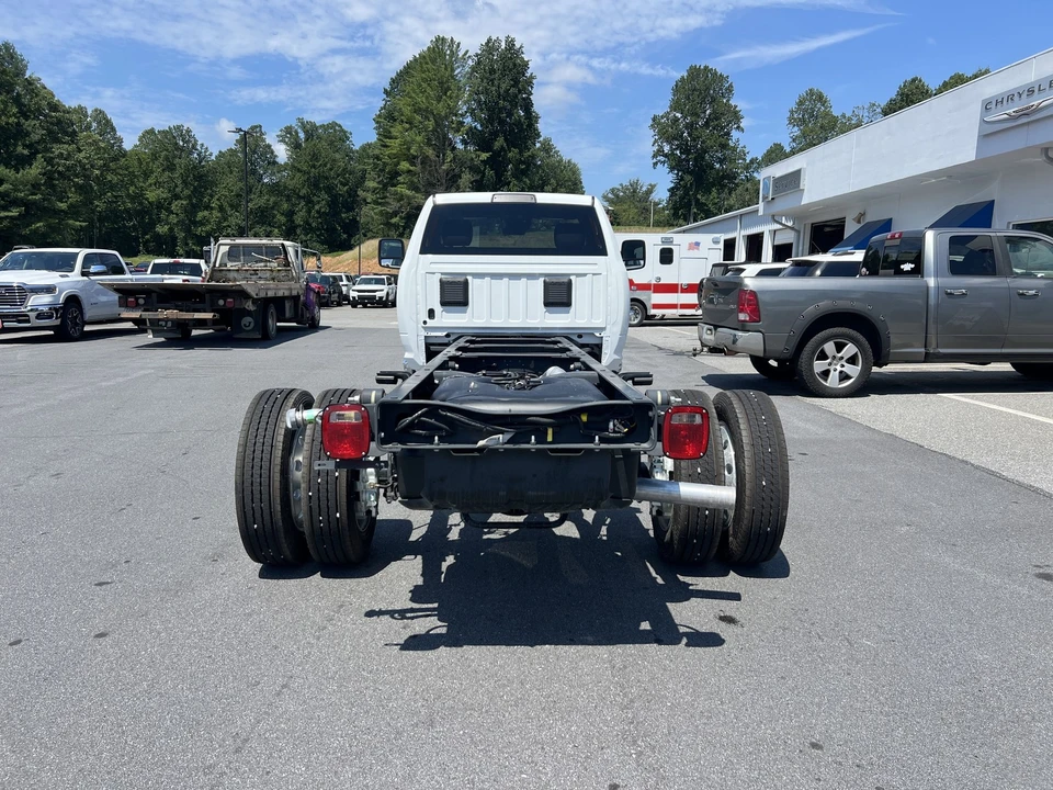 2025 Ram 4500 & 5500 - Image 2 of 12