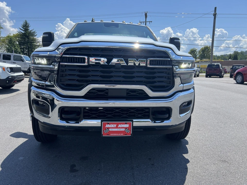 2025 Ram 4500 & 5500 - Image 5 of 12