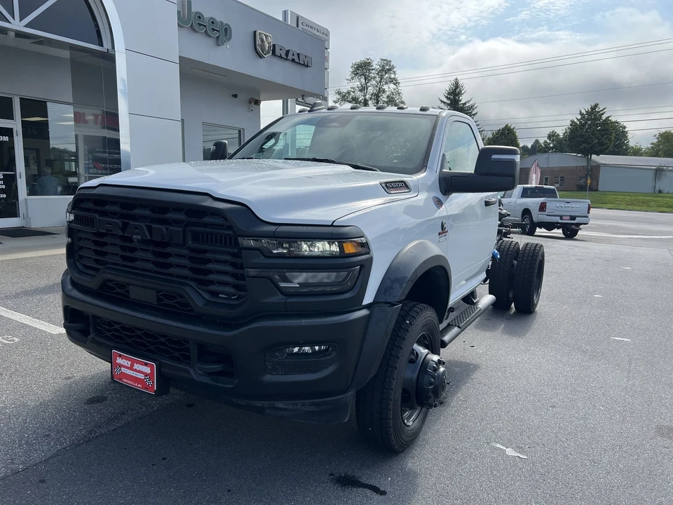2025 Ram 4500 & 5500 - Image 6 of 12