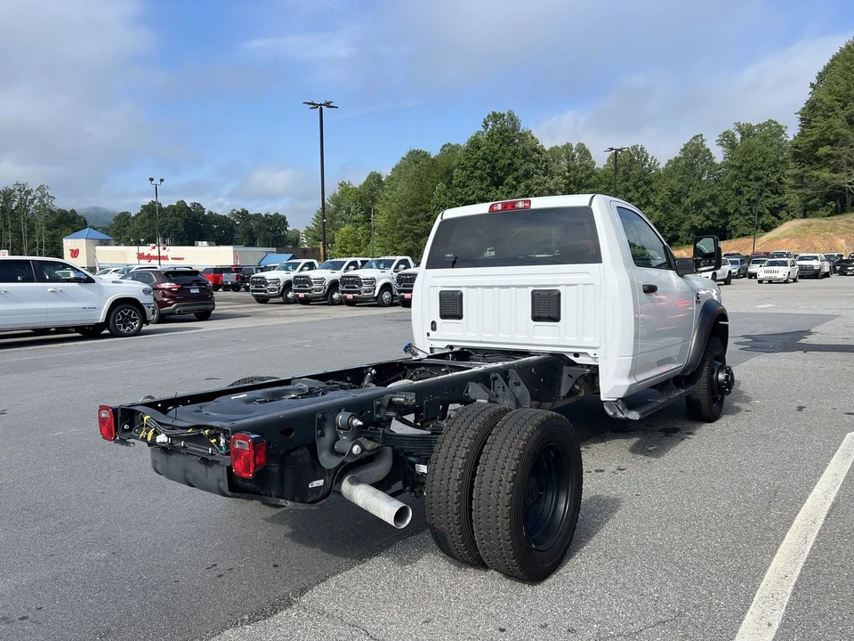 2025 Ram 4500 & 5500 - Image 3 of 12