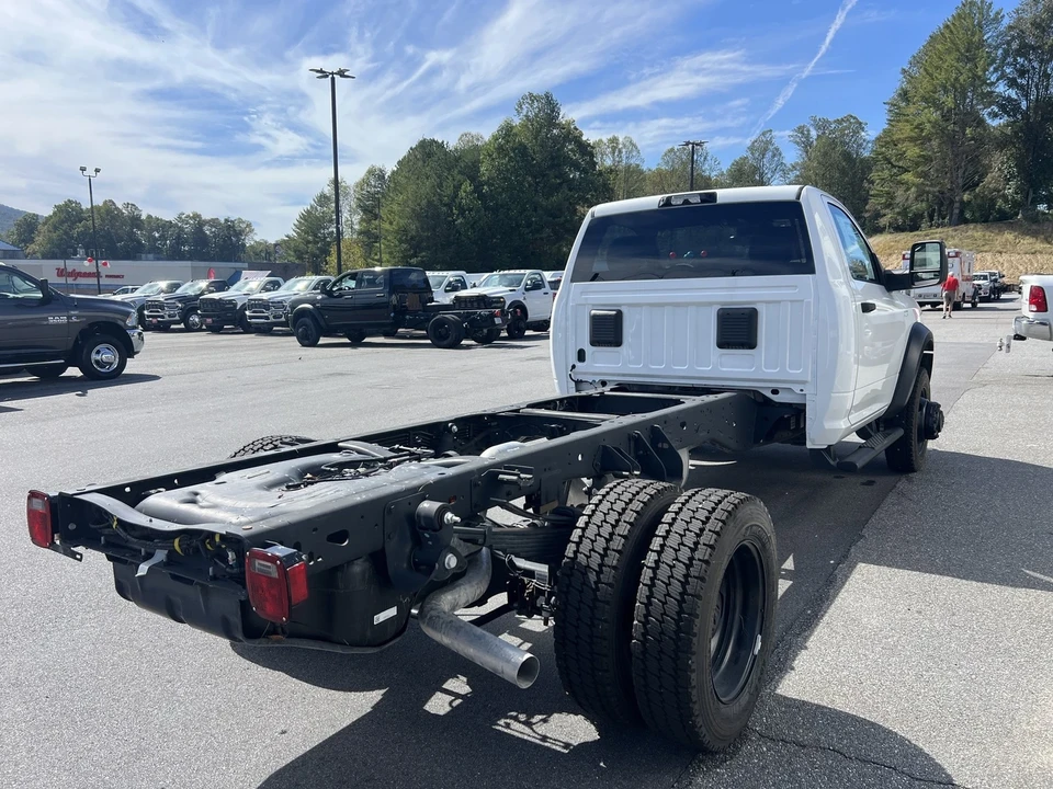 2025 Ram 4500 & 5500 - Image 3 of 12