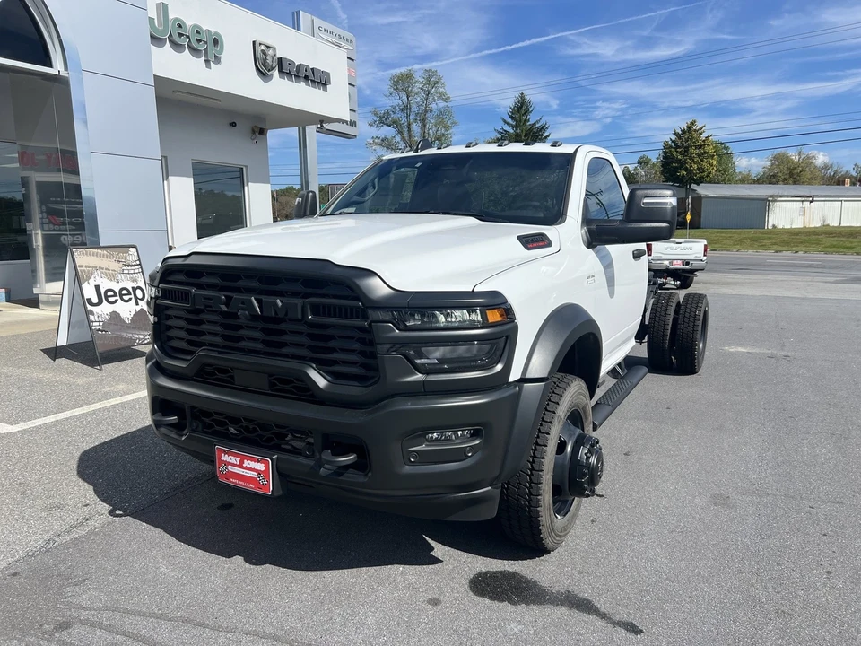 2025 Ram 4500 & 5500 - Image 6 of 12