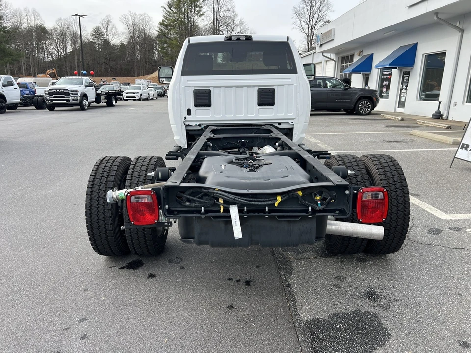 2025 Ram 4500 & 5500 - Image 2 of 12