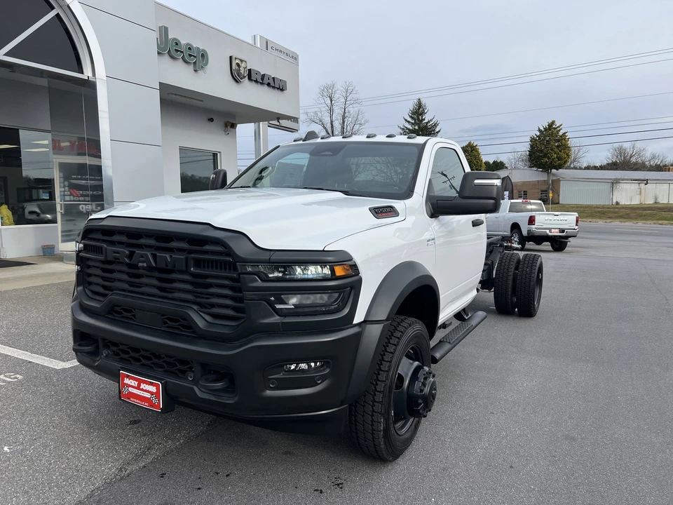 2025 Ram 4500 & 5500 - Image 6 of 12