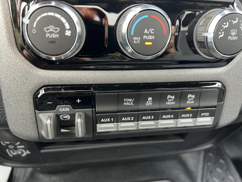 2025 Ram 4500 & 5500 - Image 16 of 21