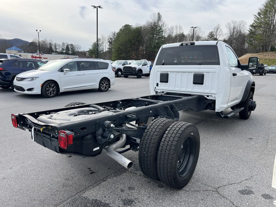 2025 Ram 4500 & 5500 - Image 3 of 12