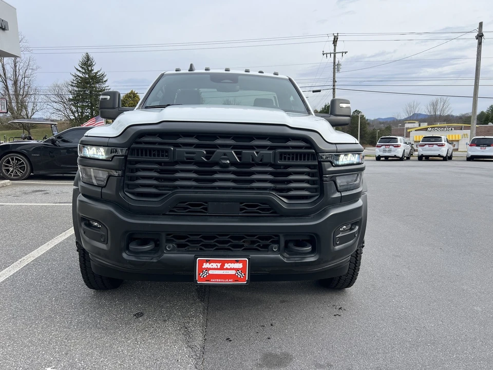 2025 Ram 4500 & 5500 - Image 5 of 12