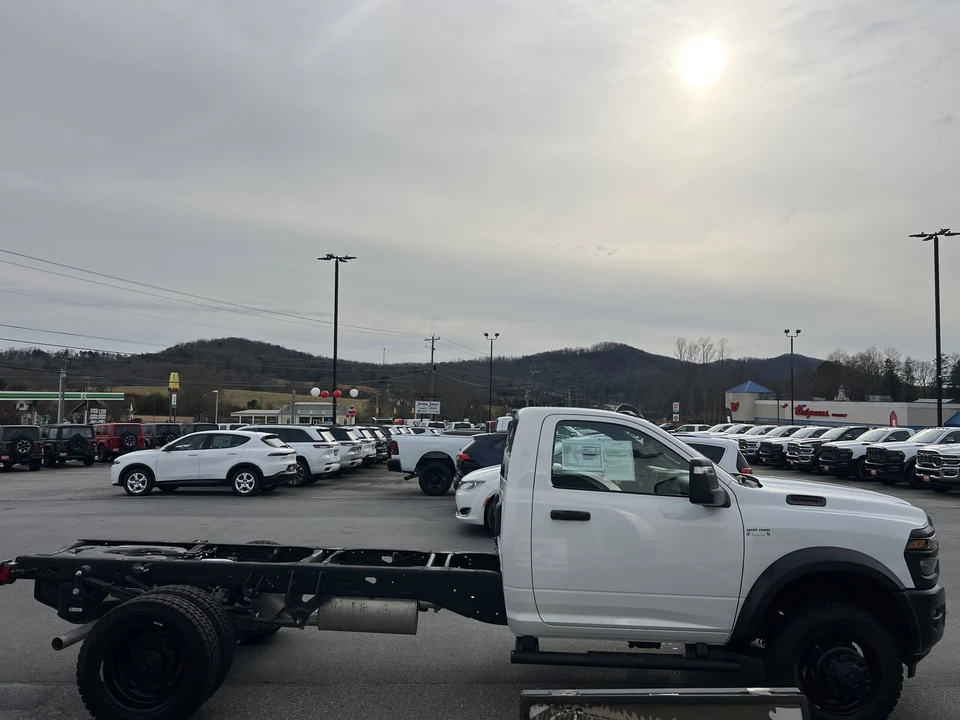 2025 Ram 4500 & 5500 - Image 4 of 21