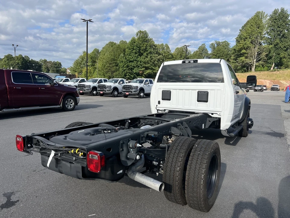 2025 Ram 4500 & 5500 - Image 3 of 12