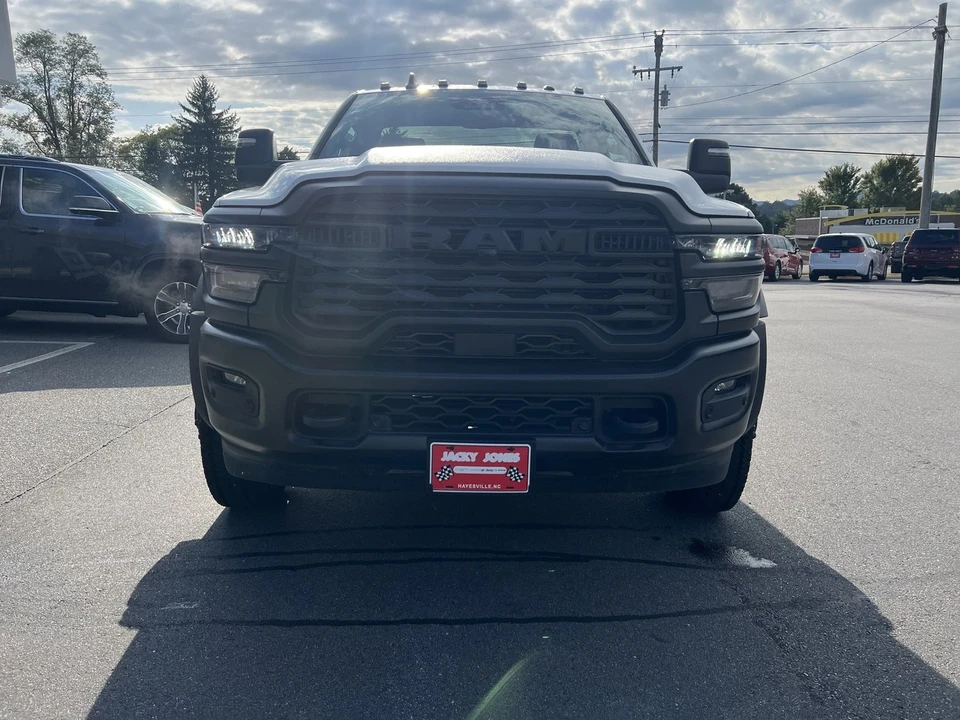 2025 Ram 4500 & 5500 - Image 5 of 12