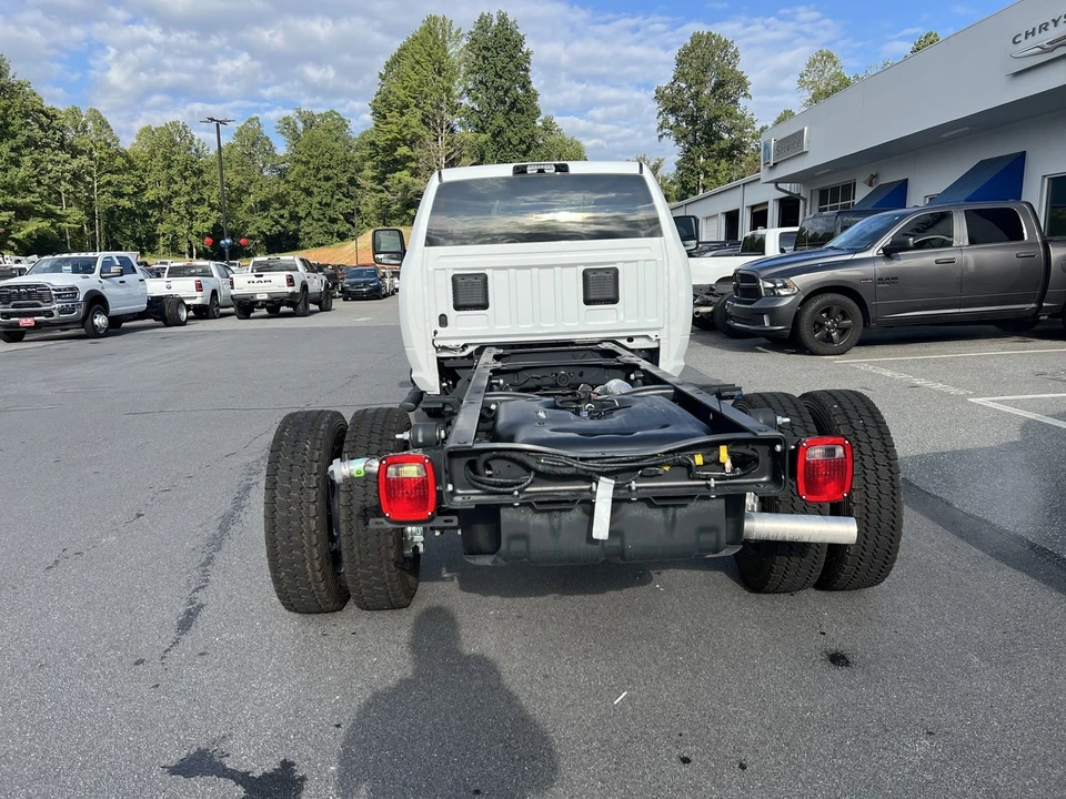 2025 Ram 4500 & 5500 - Image 2 of 12