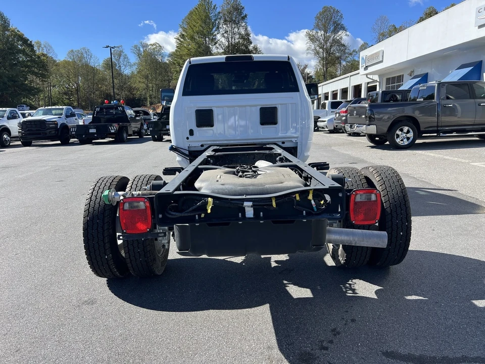 2025 Ram 4500 & 5500 - Image 2 of 12