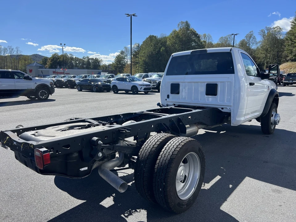 2025 Ram 4500 & 5500 - Image 3 of 12