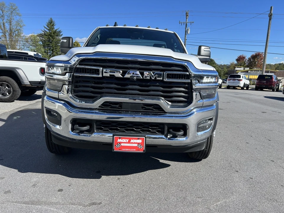 2025 Ram 4500 & 5500 - Image 5 of 12