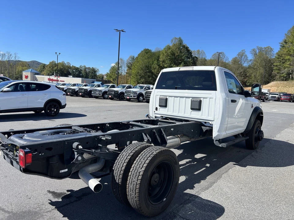 2025 Ram 4500 & 5500 - Image 3 of 12