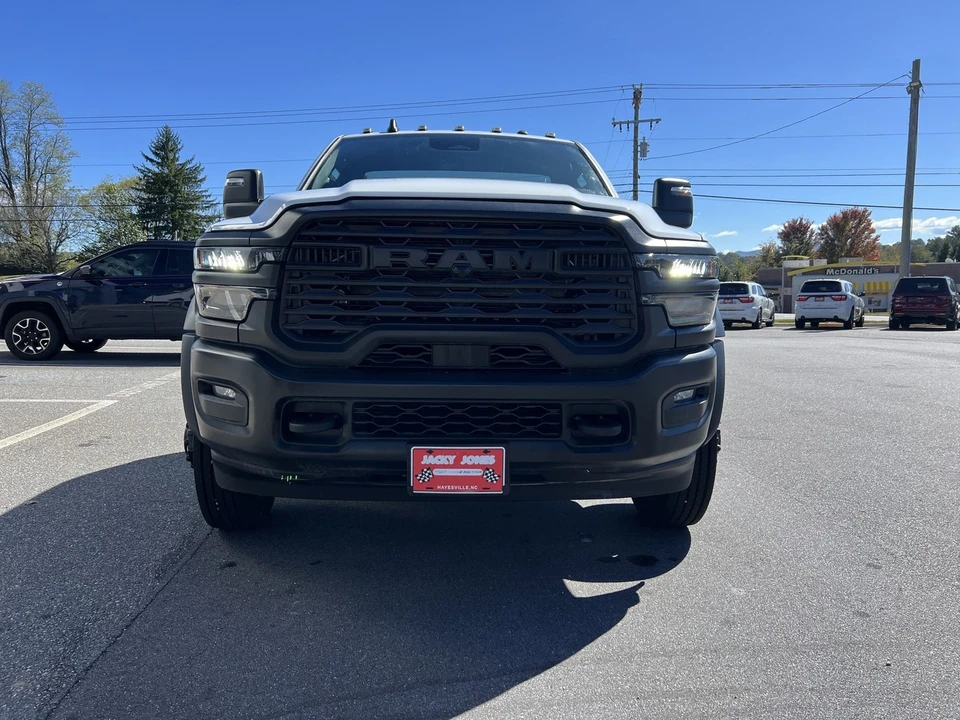 2025 Ram 4500 & 5500 - Image 5 of 12