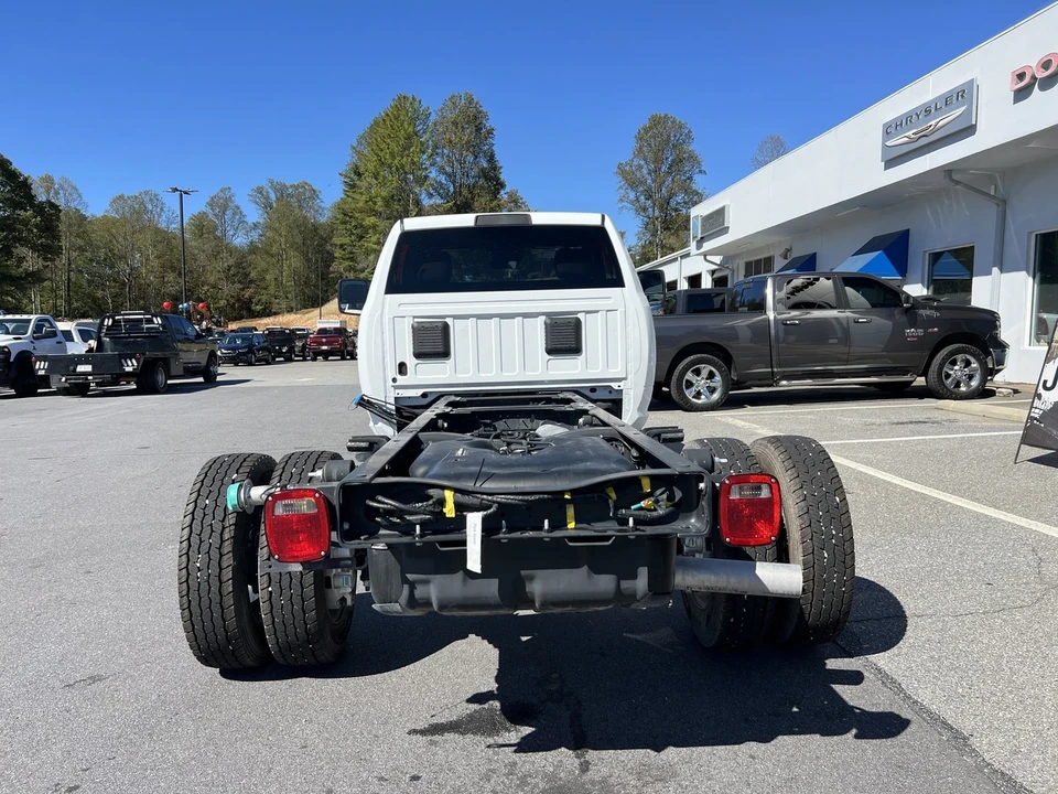 2025 Ram 4500 & 5500 - Image 2 of 12