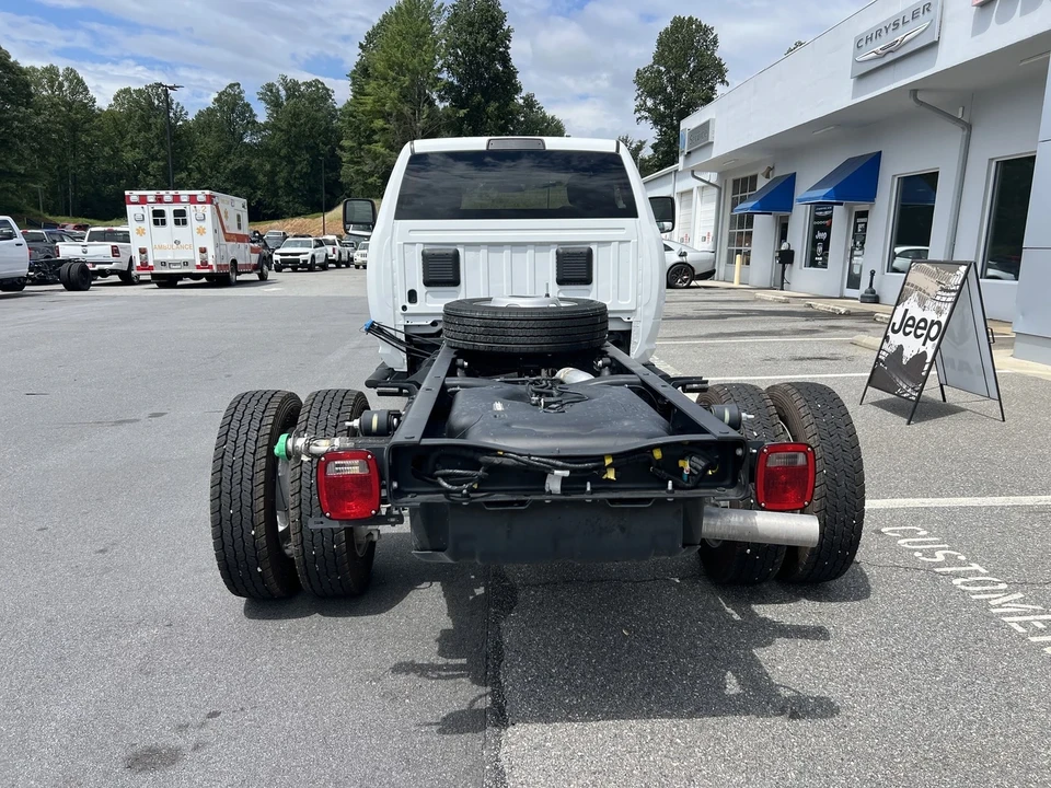 2025 Ram 4500 & 5500 - Image 2 of 12