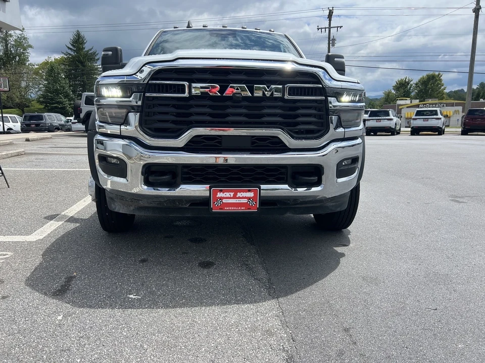 2025 Ram 4500 & 5500 - Image 5 of 12