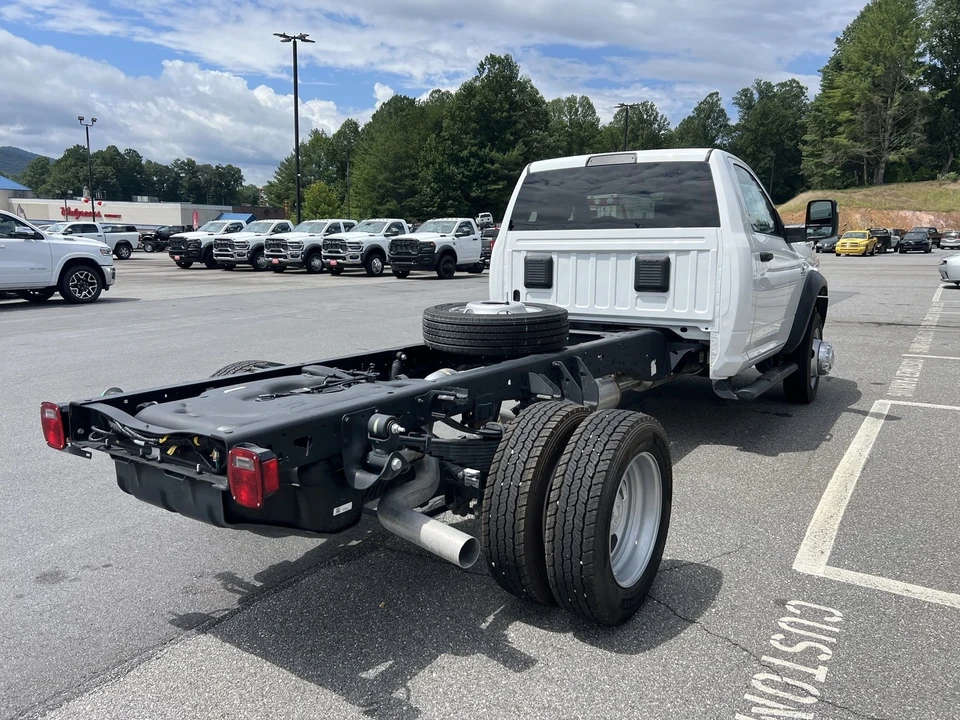 2025 Ram 4500 & 5500 - Image 3 of 12