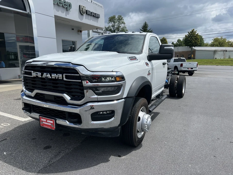 2025 Ram 4500 & 5500 - Image 6 of 12