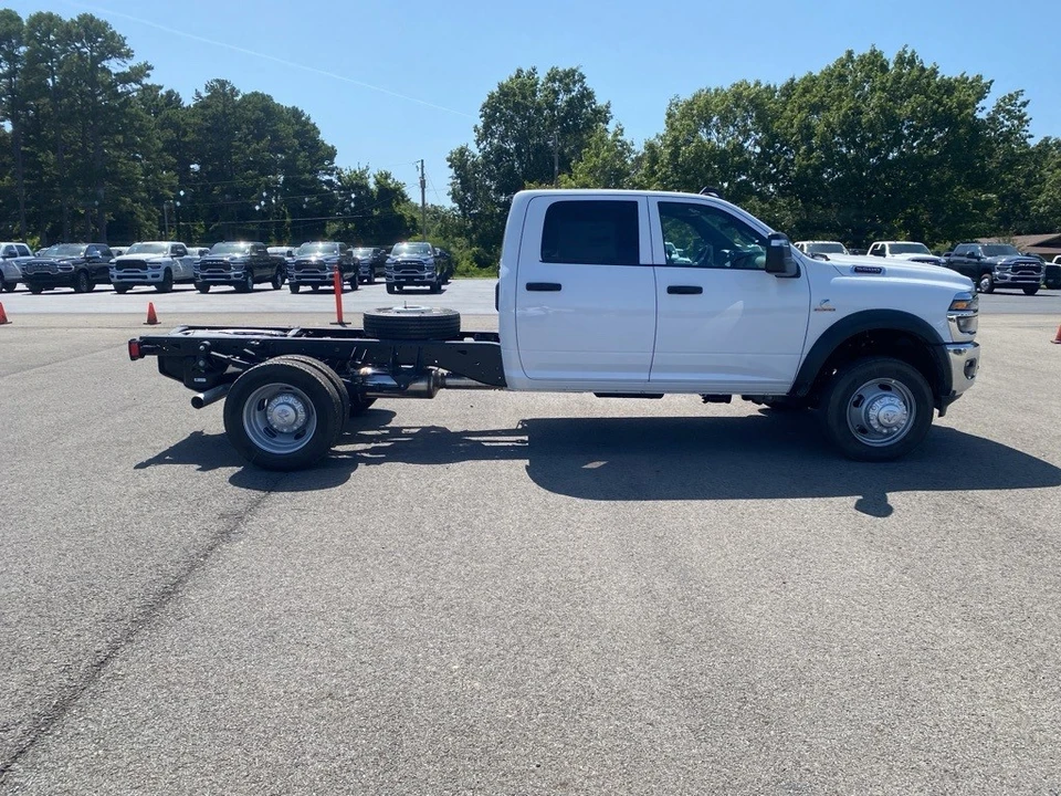 2025 Ram 4500 & 5500 - Image 4 of 12