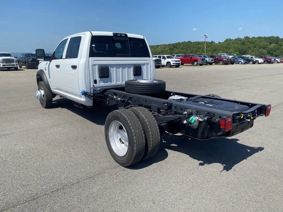 2025 Ram 4500 & 5500 - Image 7 of 12