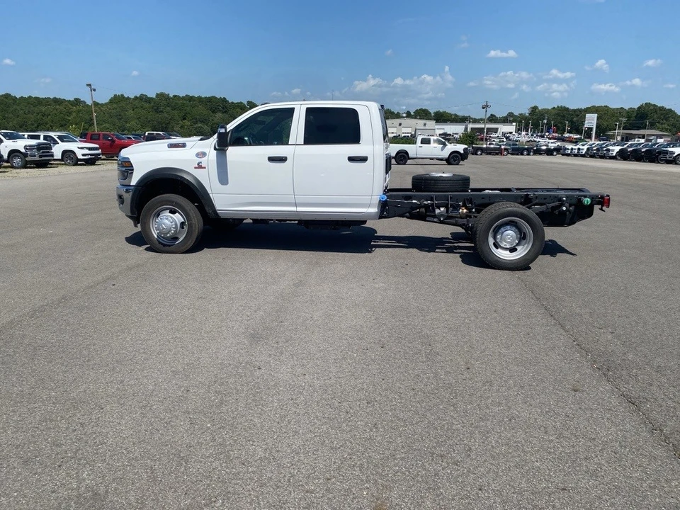 2025 Ram 4500 & 5500 - Image 8 of 12