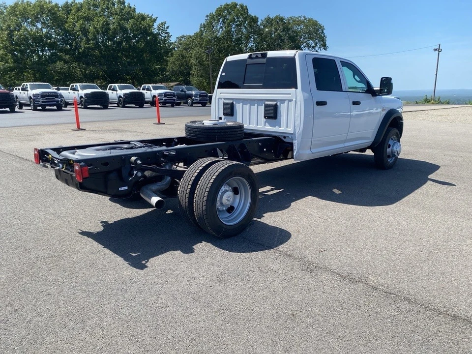 2025 Ram 4500 & 5500 - Image 5 of 12