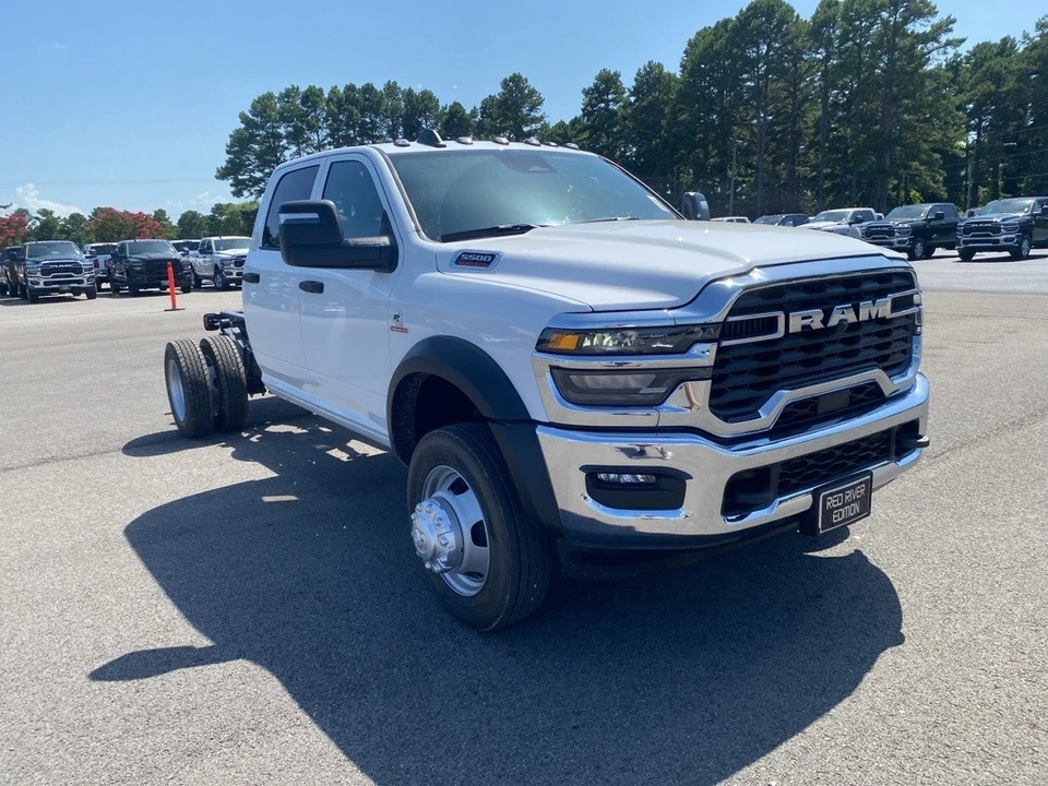 2025 Ram 4500 & 5500 - Image 3 of 12
