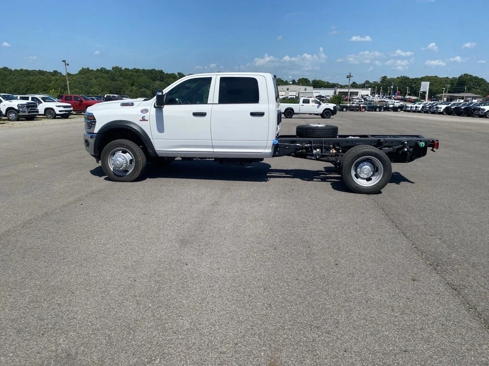 2025 Ram 4500 & 5500 - Image 8 of 12